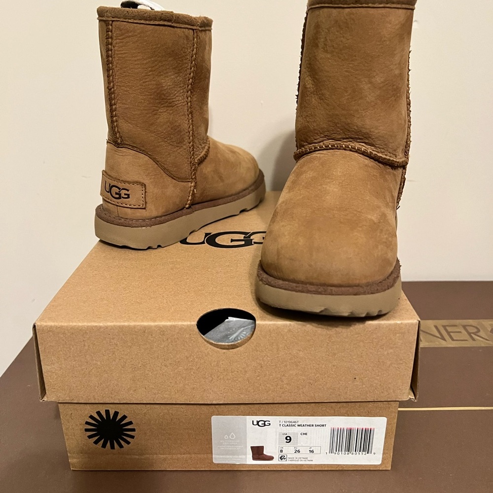 Ugg classic weather short fur lined toddler boots. Toddler size 9.